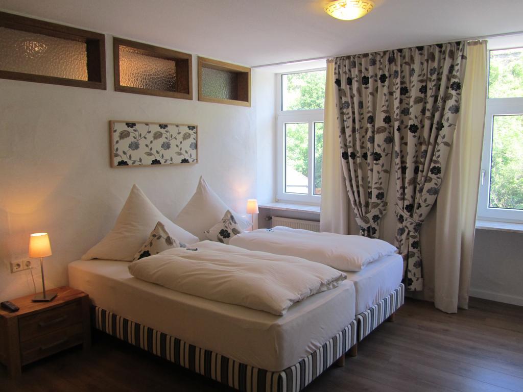 Moselland Hotel im Enderttal Zum Onkel Willi Cochem Zimmer foto
